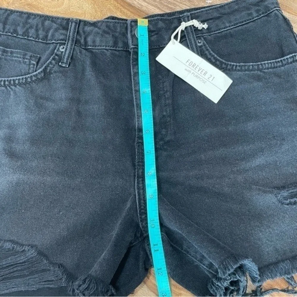 FOREVER‎ 21 Women Black Distressed Cutoff Denim Shorts Size 28 NWT